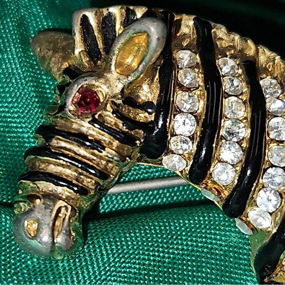 Elegant Zebra Brooch with Gold and Black Accents - Picture 3 of 5